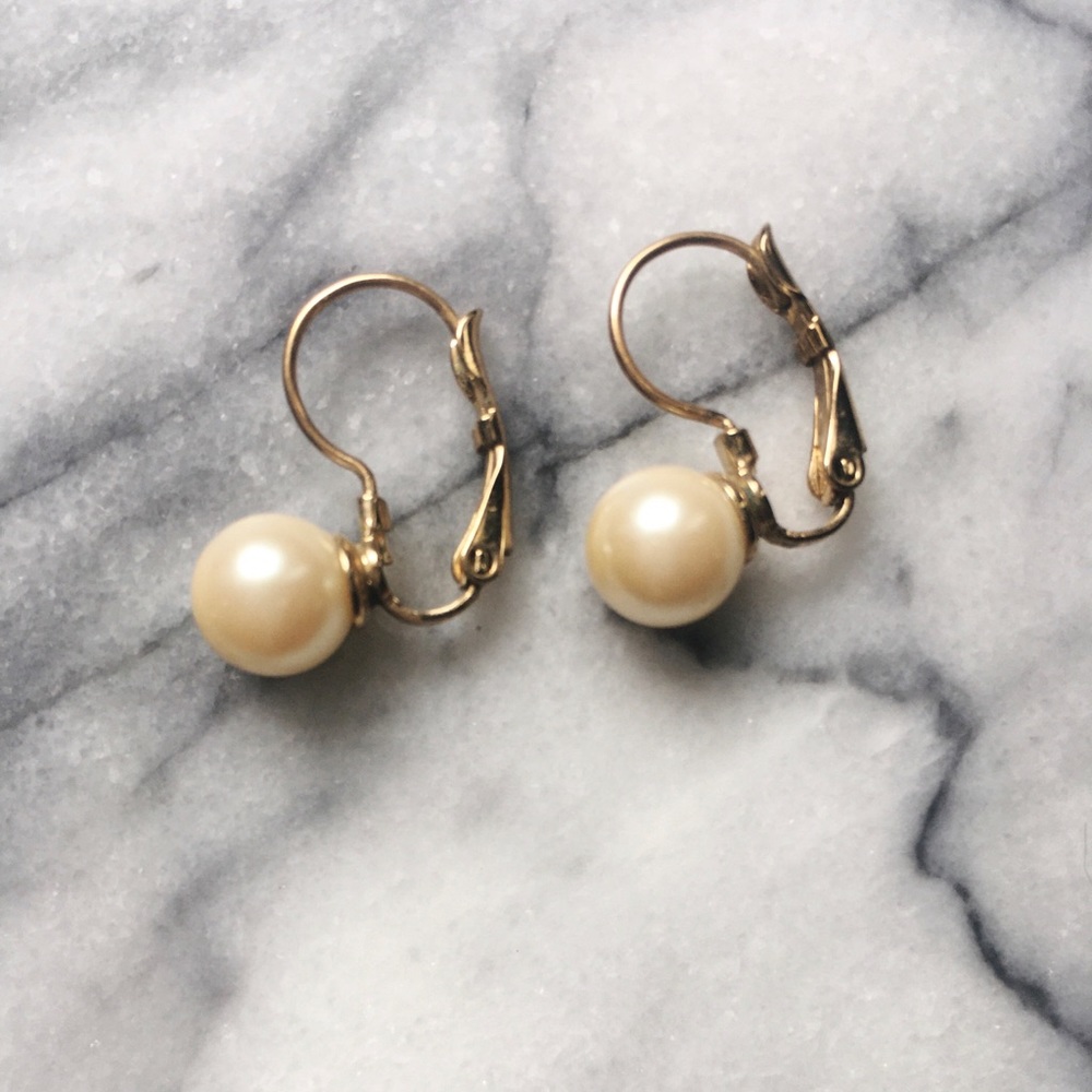 Pearl drop earrings